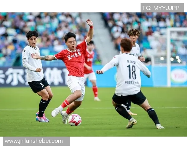 足球球星的传奇之路：从草根到世界之巅的崛起与辉煌