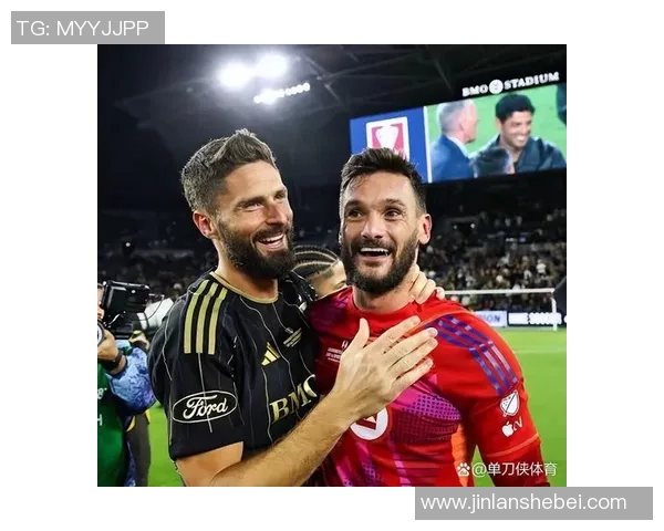 咬耳朵事件引发全球热议 足球场上这位球星为何成为焦点人物